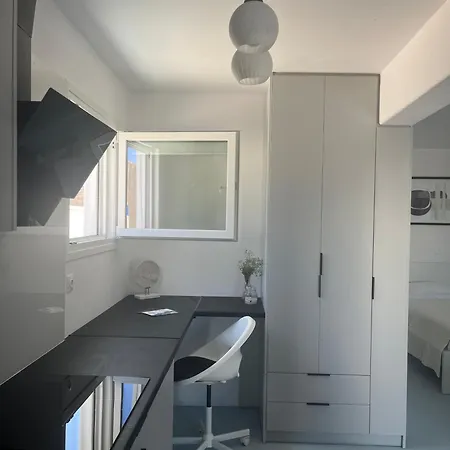 Appartamento Minimal Grey Pool-front In *