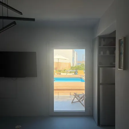 Appartamento Minimal Grey Pool-front In Paro