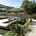 Minimal Grey Pool-front In Páros