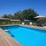 Apartmán Minimal Grey Pool-front In *