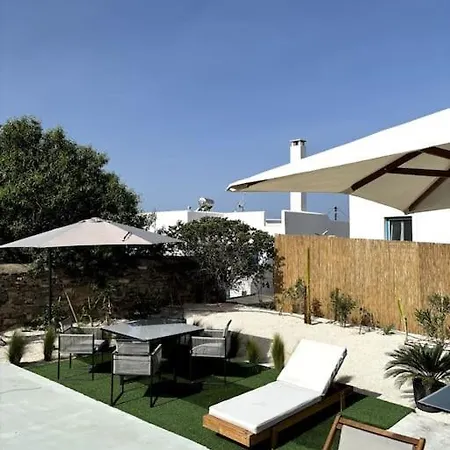 Minimal Grey Pool-front In Διαμέρισμα