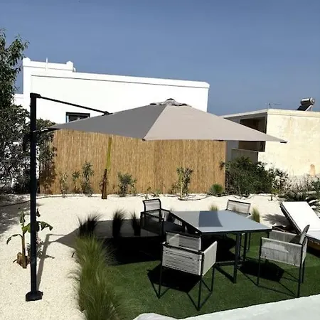 Διαμέρισμα Minimal Grey Pool-front In *
