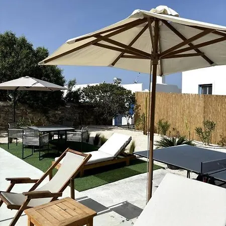 Minimal Grey Pool-front In Διαμέρισμα
