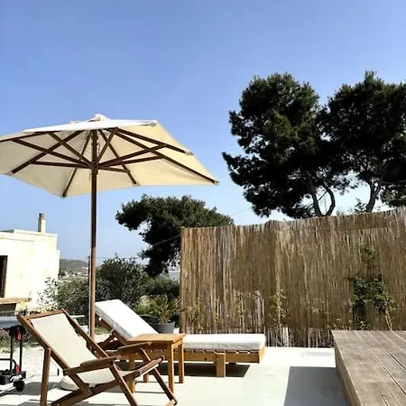 Διαμέρισμα Minimal Grey Pool-front In