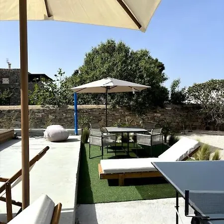 Minimal Grey Pool-front In * Πάρος