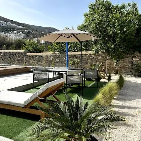 Minimal Grey Pool-front In Πάρος