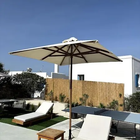 Διαμέρισμα Minimal Grey Pool-front In