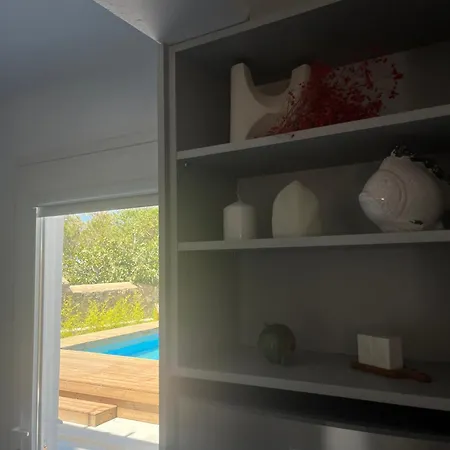 Διαμέρισμα Minimal Grey Pool-front In Πάρος