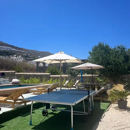 Διαμέρισμα Minimal Grey Pool-front In