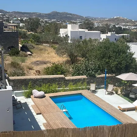 Minimal Grey Pool-front In Διαμέρισμα