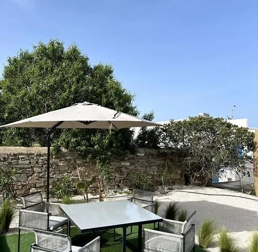 Διαμέρισμα Minimal Grey Pool-front In *