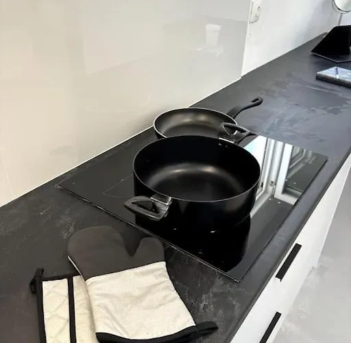 Minimal Grey Pool-front In Διαμέρισμα Πάρος