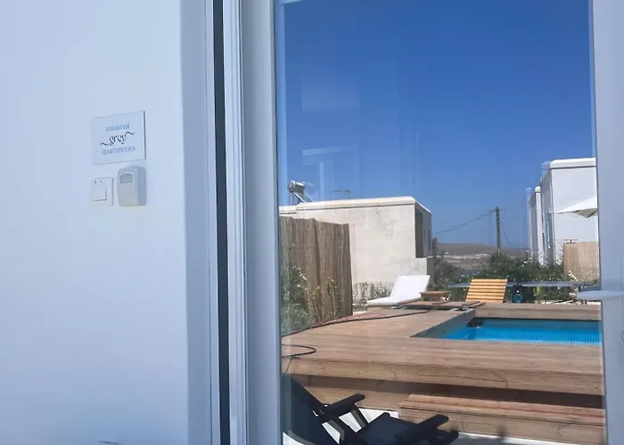 Minimal Grey Pool-front In Διαμέρισμα