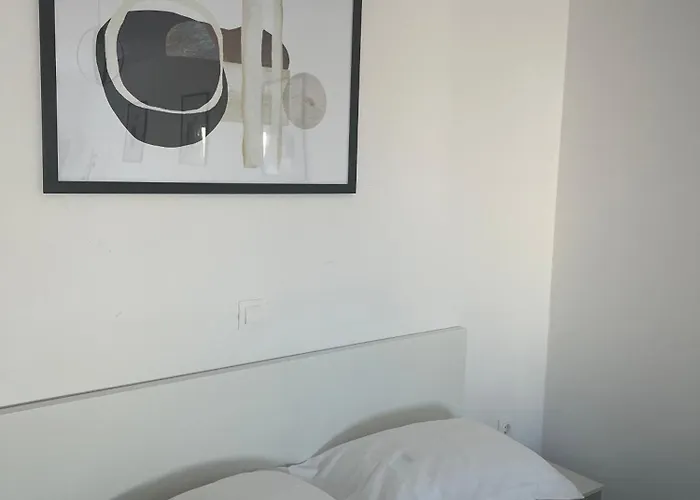 Διαμέρισμα Minimal Grey Pool-front In