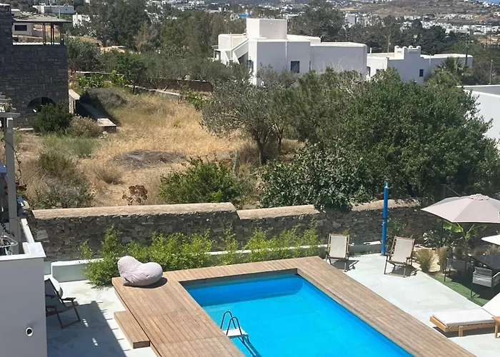 Minimal Grey Pool-front In Διαμέρισμα