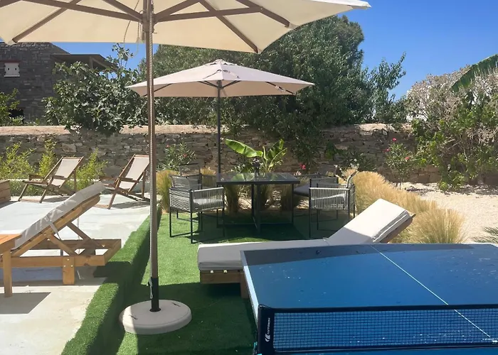 Minimal Grey Pool-front In Διαμέρισμα Πάρος